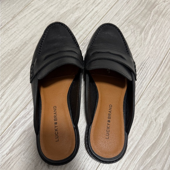 Lucky Brand Womens Classic Black Slip-On Loafers - Picture 2 of 3